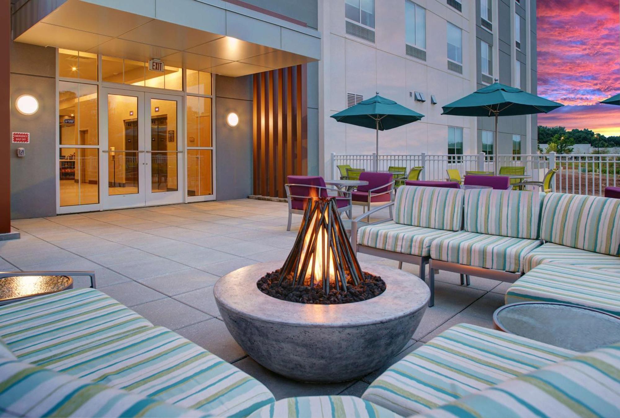 Hilton Garden Inn Манассас Экстерьер фото